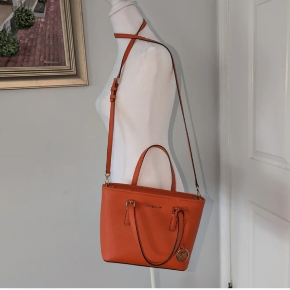 Michael Kors Shoulder Bag in Pumpkin Saffiano Leather - Picture 6 of 6